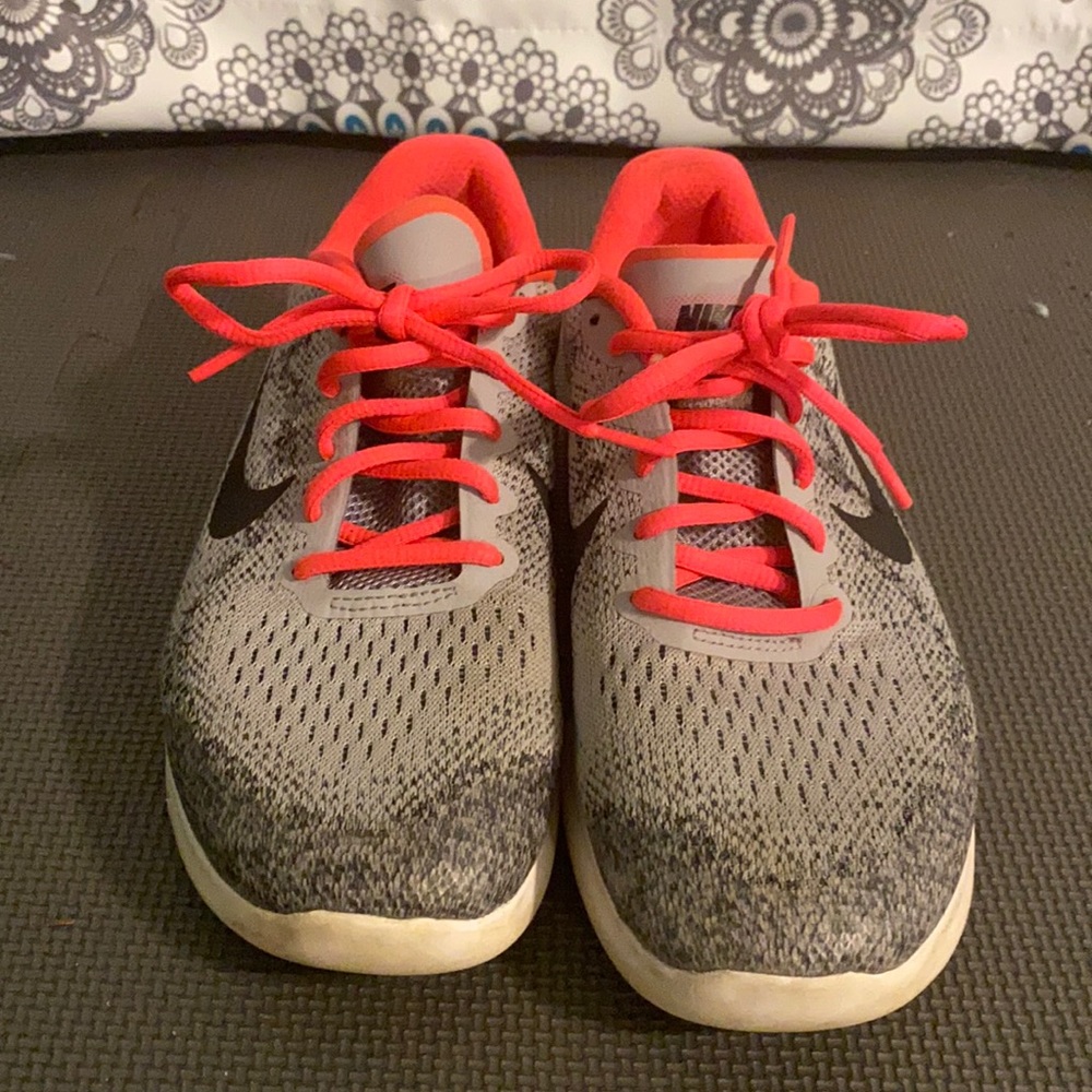 Nike girls tennis shoes